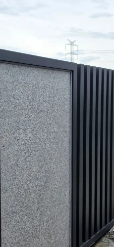WallGran Lux — połączenie ściany z pionowymi profilami