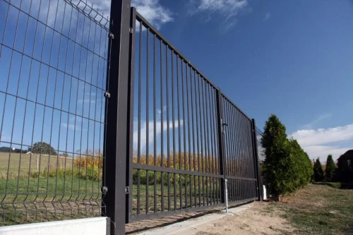 Brama dwuskrzydłowa Uniwersalna P15 PLAST-MET – widok z boku – Dirox Sośnicowice