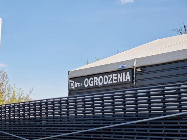 Panele ogrodzeniowe przed magazynem DIROX